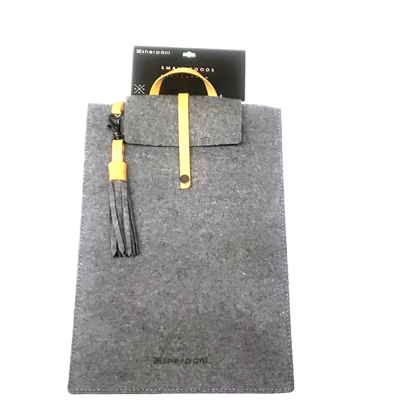 Sherpani Handbags - Sherapani nwt gray felt 11 "laptop tablet case c19